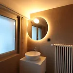 For 12 People - Renovated Duplex アパート *